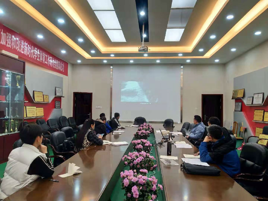 2120.3.29bbin宝盈游戏官网党委中心组理论学习观看《永葆初心:习近平讲述百年征程》.jpg