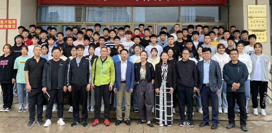 社体系召开员工与2021级新生见面会2.jpg
